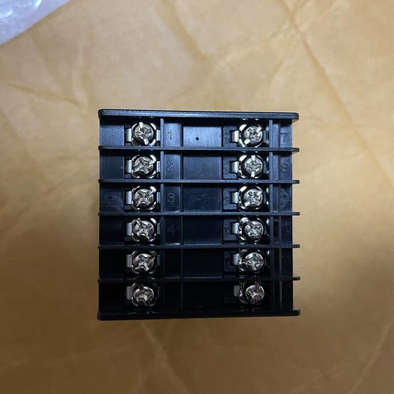 Original Fuji PXE4TCY2-2Y000-C Temperature Control Meter Controller Japan Brand New for Industrial Control STOCK 200