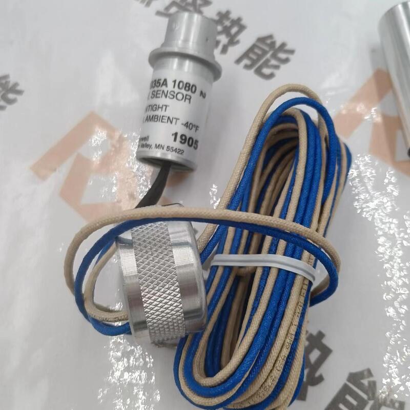 Honeywell Original and New C7035A1080  United States Ultraviolet Flame Detector/ UV Flame Detector  STOCK 20