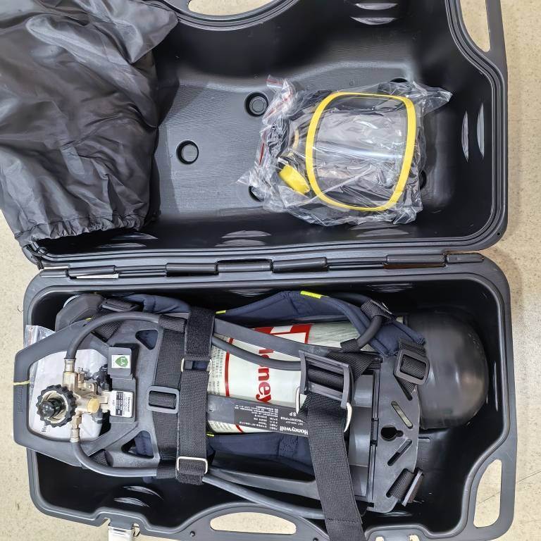 US Honeywell SCBA805M T8000 SCBA105K C900 High Accuracy Self-contained  Compressed Air Breathing Apparatus with Oxygen Tank