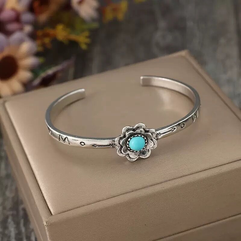 Vintage Western Bohemia Style Turquoise Flower Charm Round Elastic Bracelet Antique Silver Plated Alloy for Women Party Gift