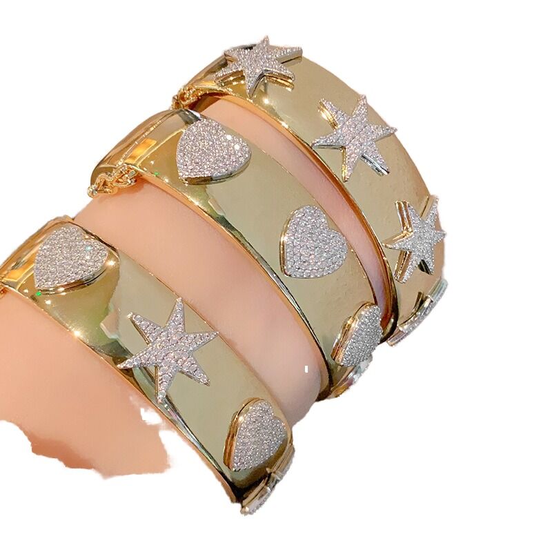 Luxury Women's Fashion Bracelet 18k Gold Exaggerated Zircon Color-Preserving Open-Heart Design Elegant Bangle for
