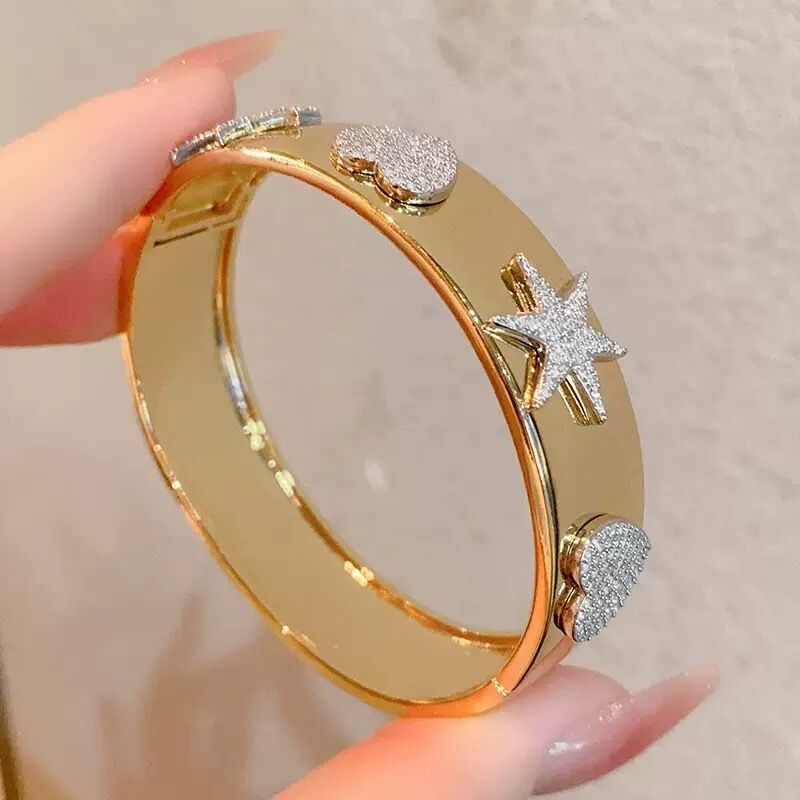 Luxury Women's Fashion Bracelet 18k Gold Exaggerated Zircon Color-Preserving Open-Heart Design Elegant Bangle for