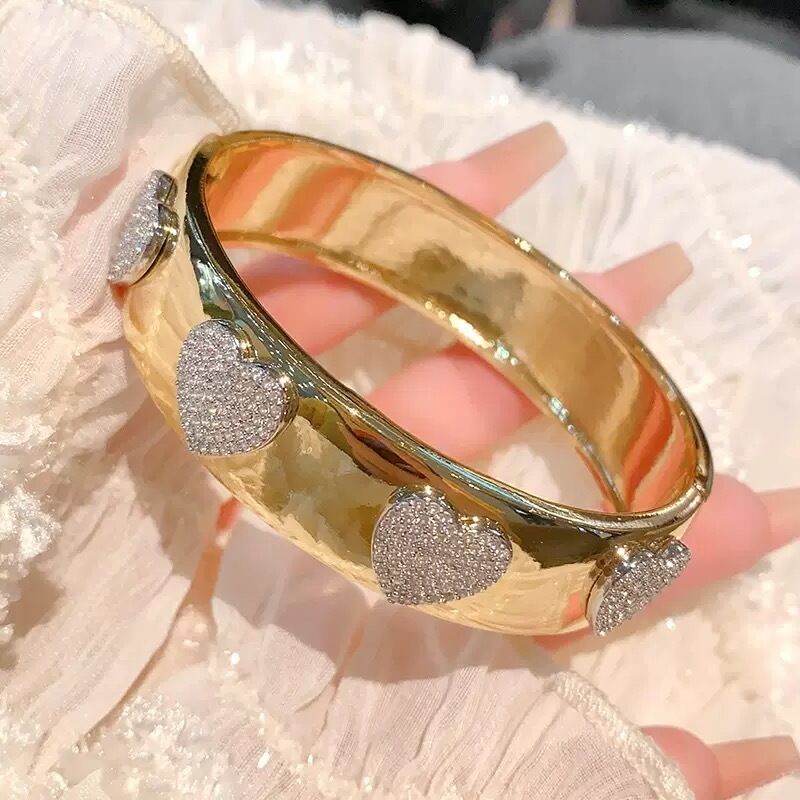 Luxury Women's Fashion Bracelet 18k Gold Exaggerated Zircon Color-Preserving Open-Heart Design Elegant Bangle for